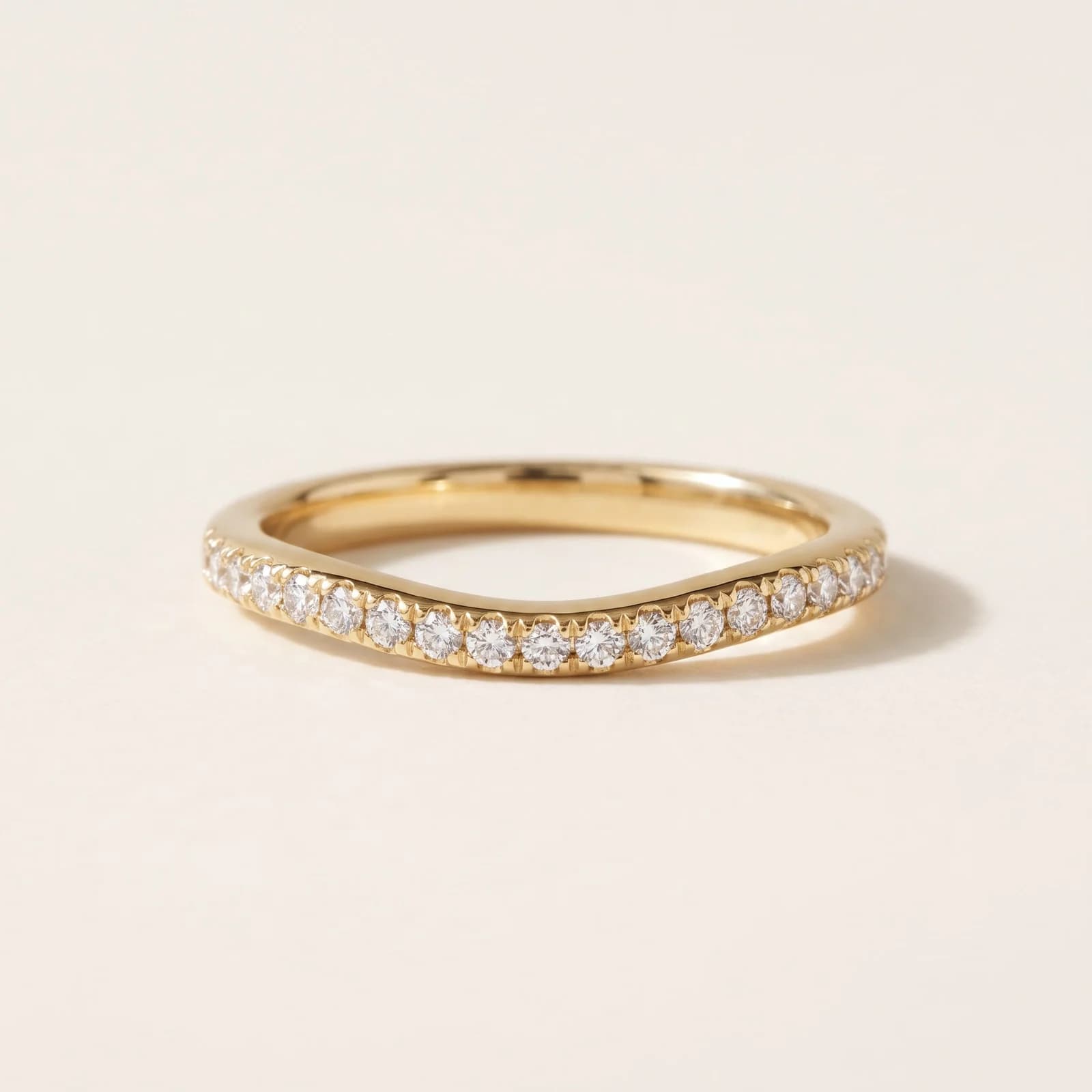 Éternité Pavé Contoured Band